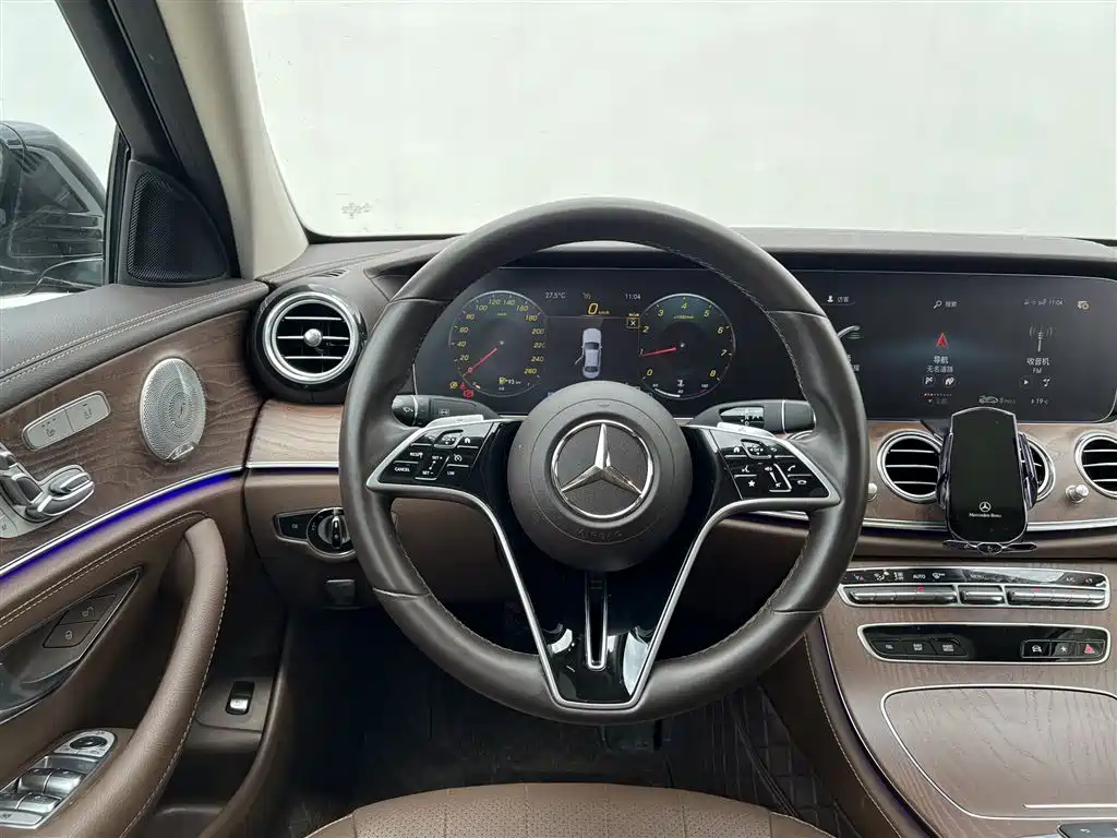 Mercedes-Benz E-Class 2023 — фото 9