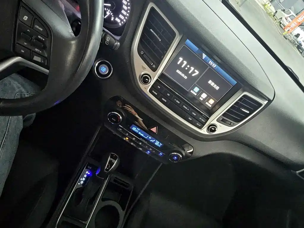 Hyundai Tucson 2015 — фото 9
