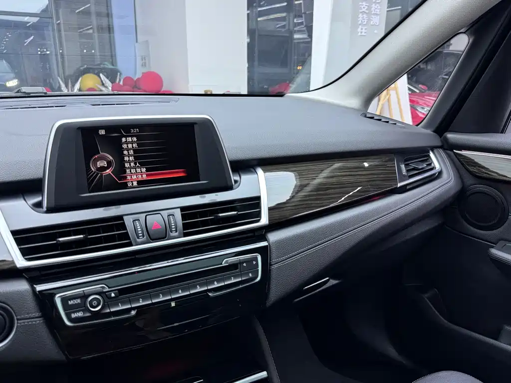 BMW 2 Series Station Wagon 2015 — фото 15