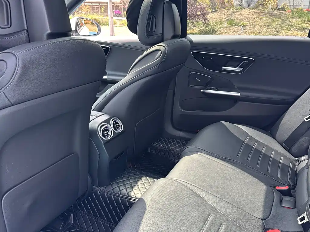 Mercedes-Benz C-Class 2023 — фото 5