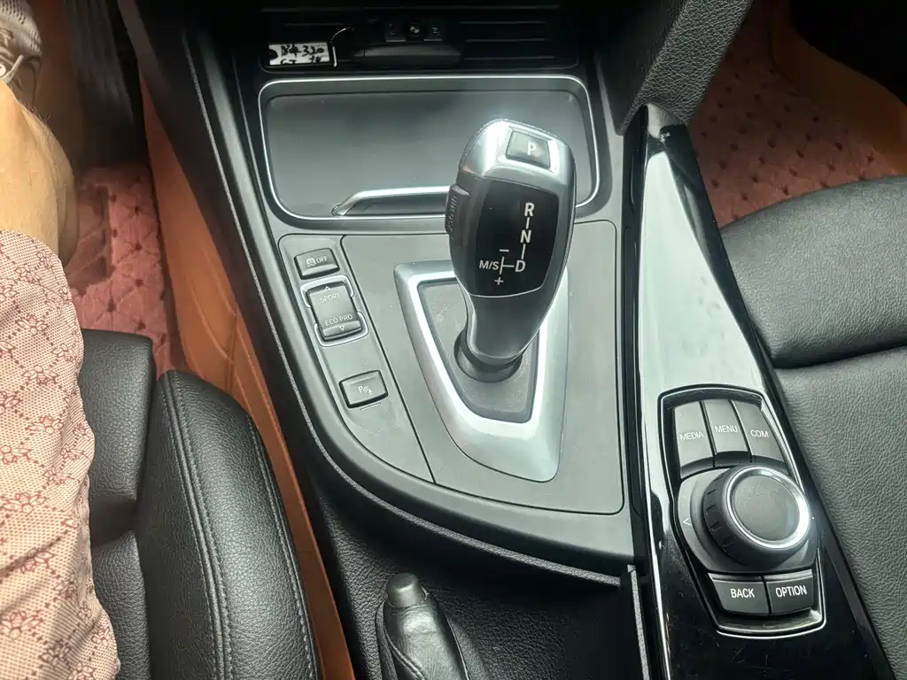 BMW 3 Series GT 2018 — фото 9