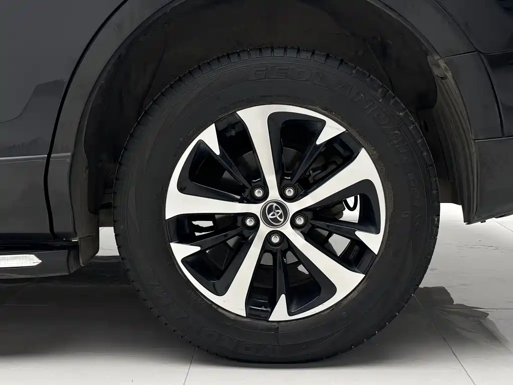 Toyota RAV4 2019 — фото 19