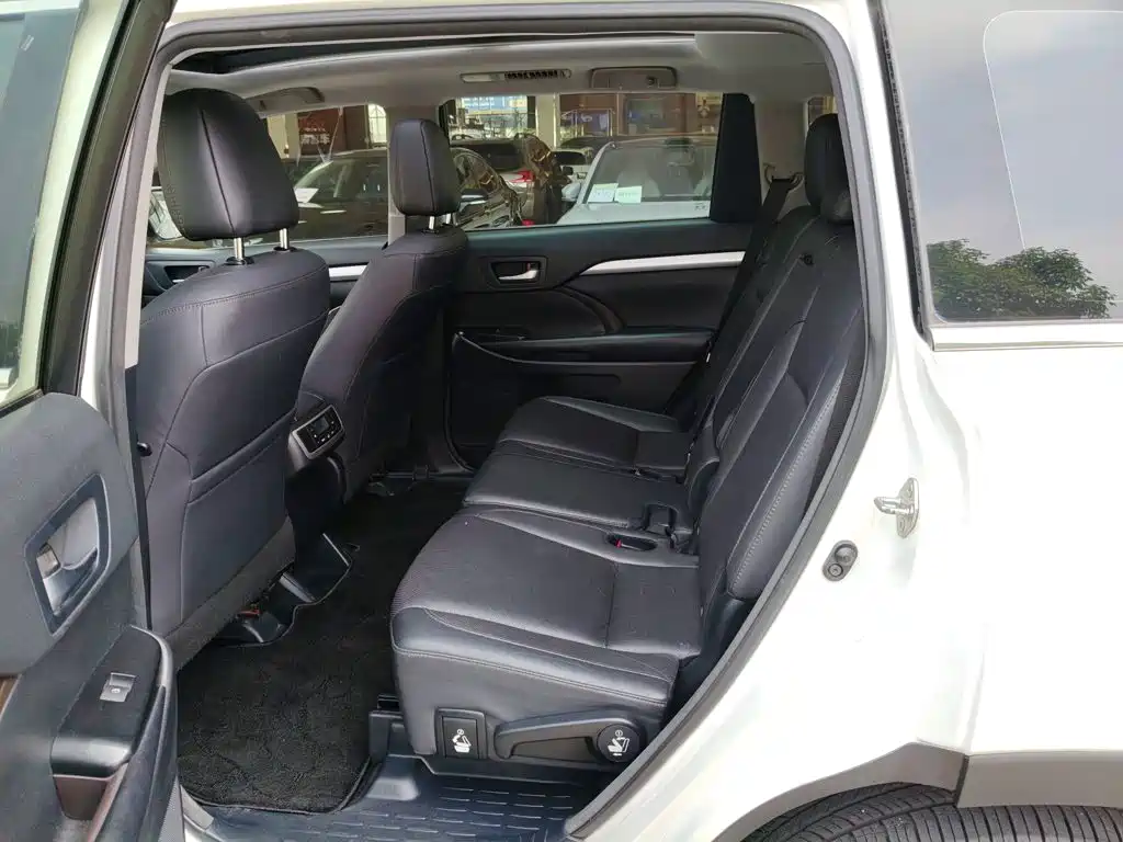 Toyota Highlander 2018 — фото 15