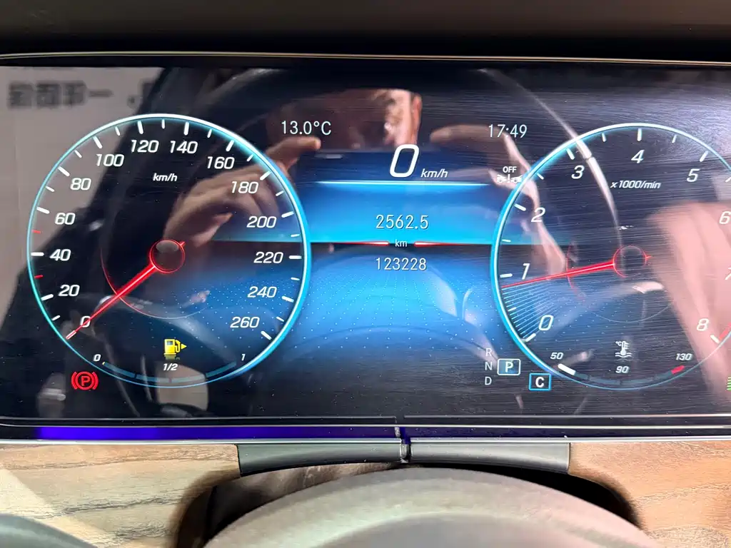 Mercedes-Benz E-Class 2021 — фото 13