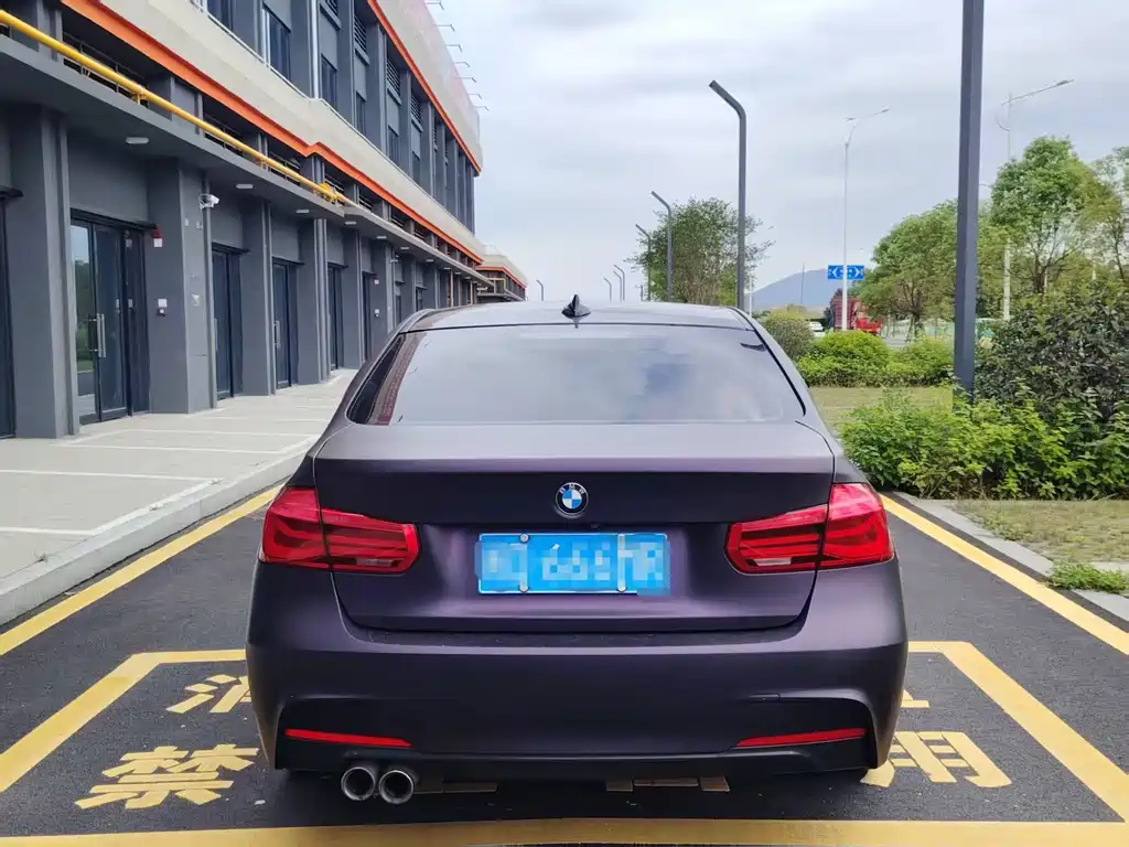 BMW 3 Series 2018 — фото 12