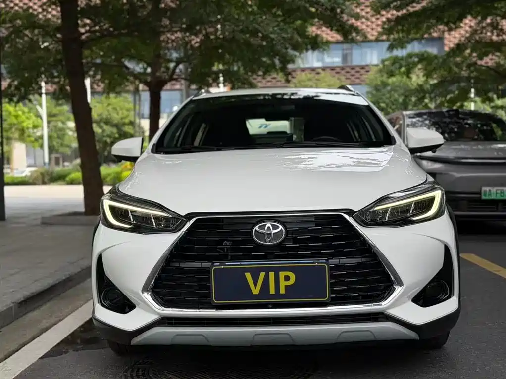 Toyota Yaris L 2023 — фото 16
