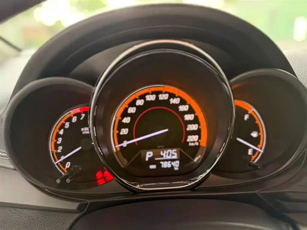 Toyota Yaris L 2023 — фото 17