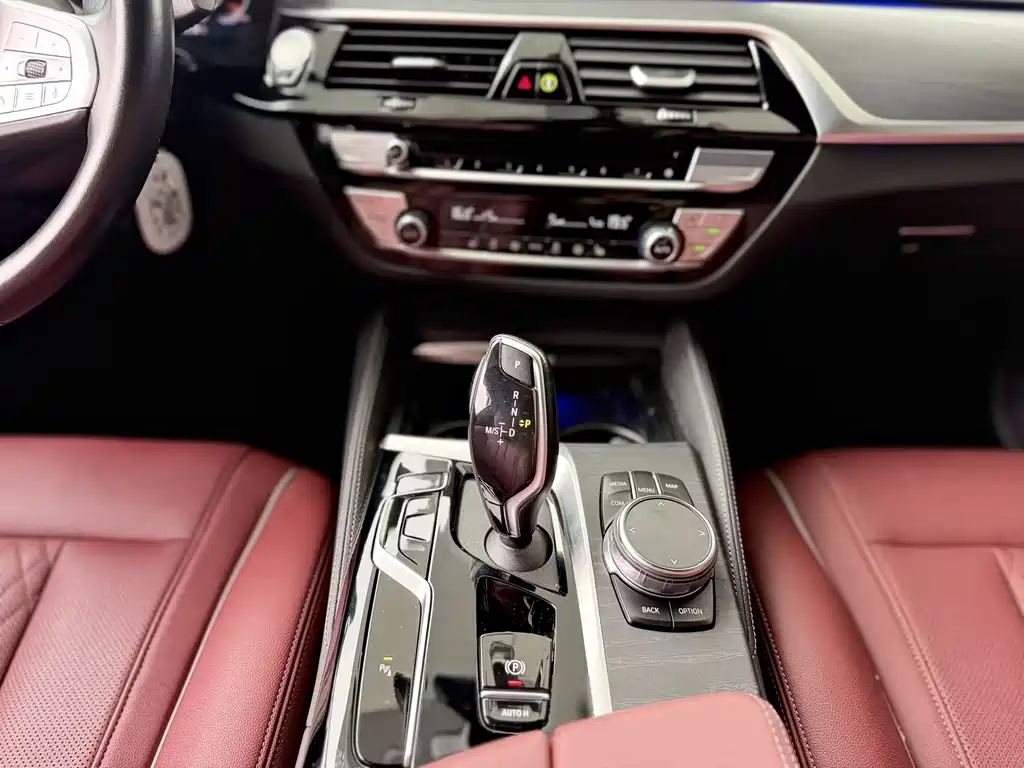 BMW 5 Series 2023 — фото 11
