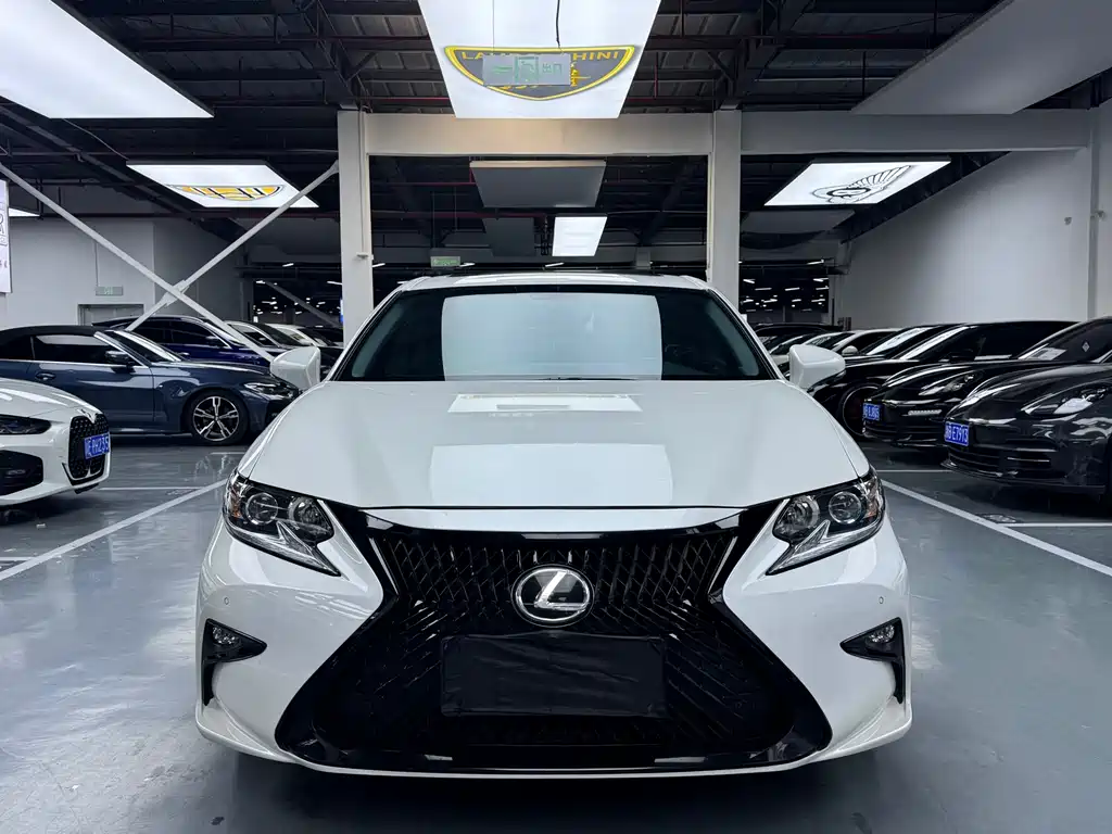 Lexus ES 2018 — фото 2