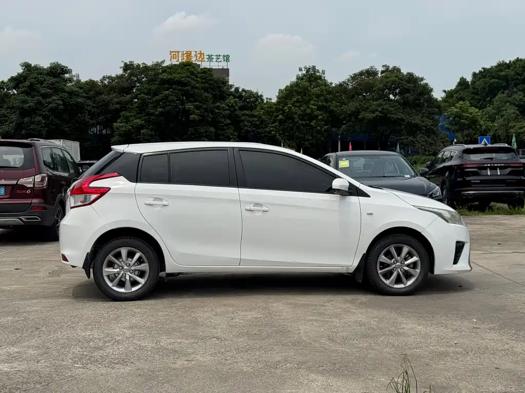 Toyota Yaris L 2016 — фото 13