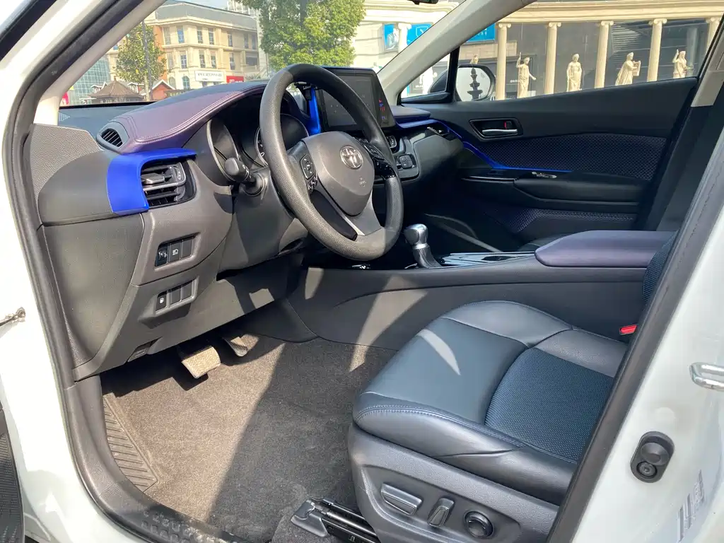 Toyota C-HR 2021 — фото 10