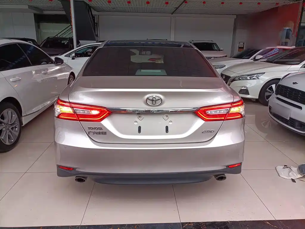 Toyota Camry 2018 — фото 4
