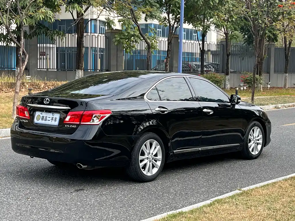 Lexus ES 2011 — фото 5