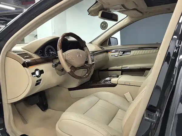 Mercedes-Benz S-Class 2010