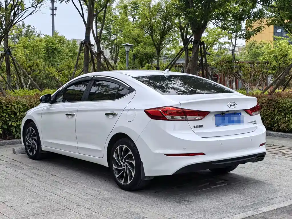 Hyundai Elantra 2019 — фото 7