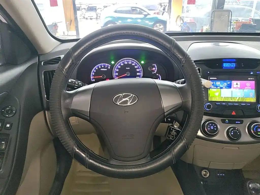 Hyundai Elantra 2015 — фото 11