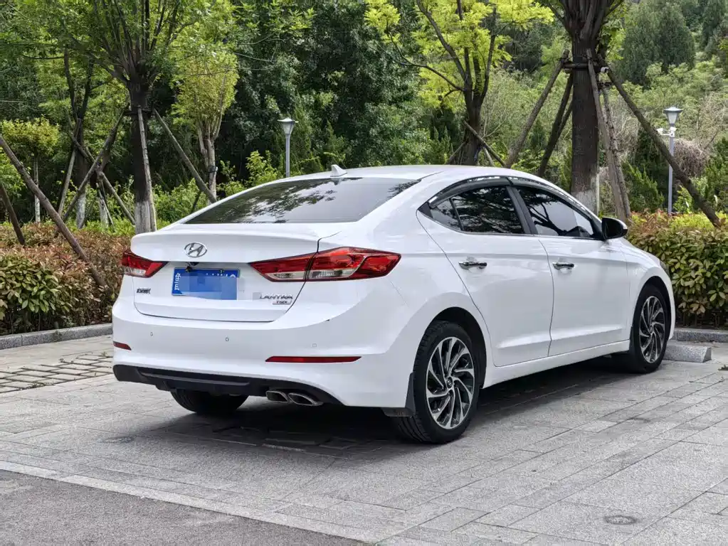 Hyundai Elantra 2019 — фото 9