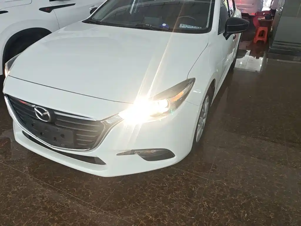 Mazda 3 Axela 2018 — фото 24