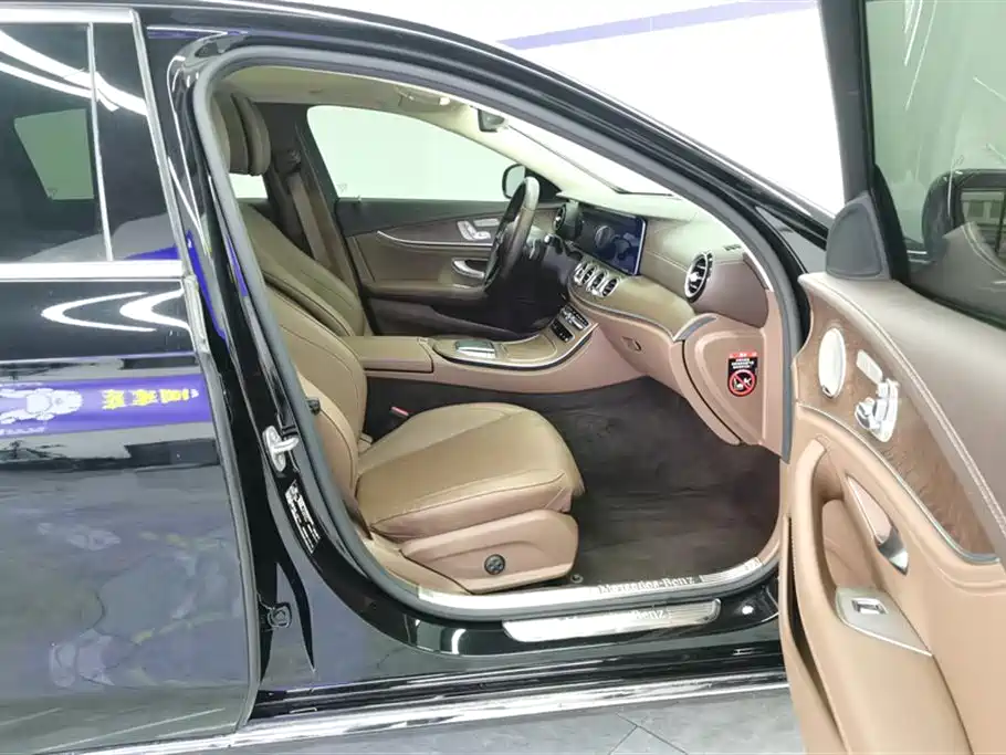 Mercedes-Benz E-Class 2023 — фото 6