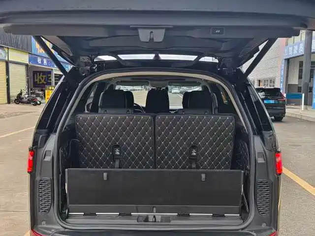 Land Rover Discovery 2018 — фото 16