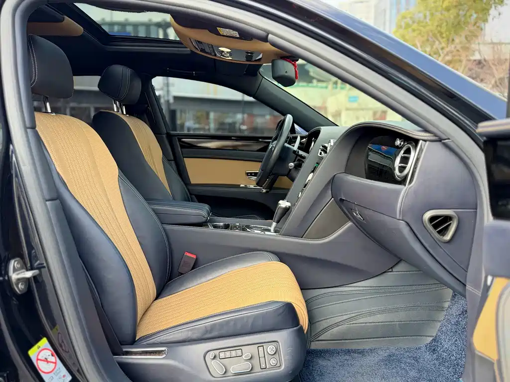 Bentley Flying Spur 2017 — фото 15