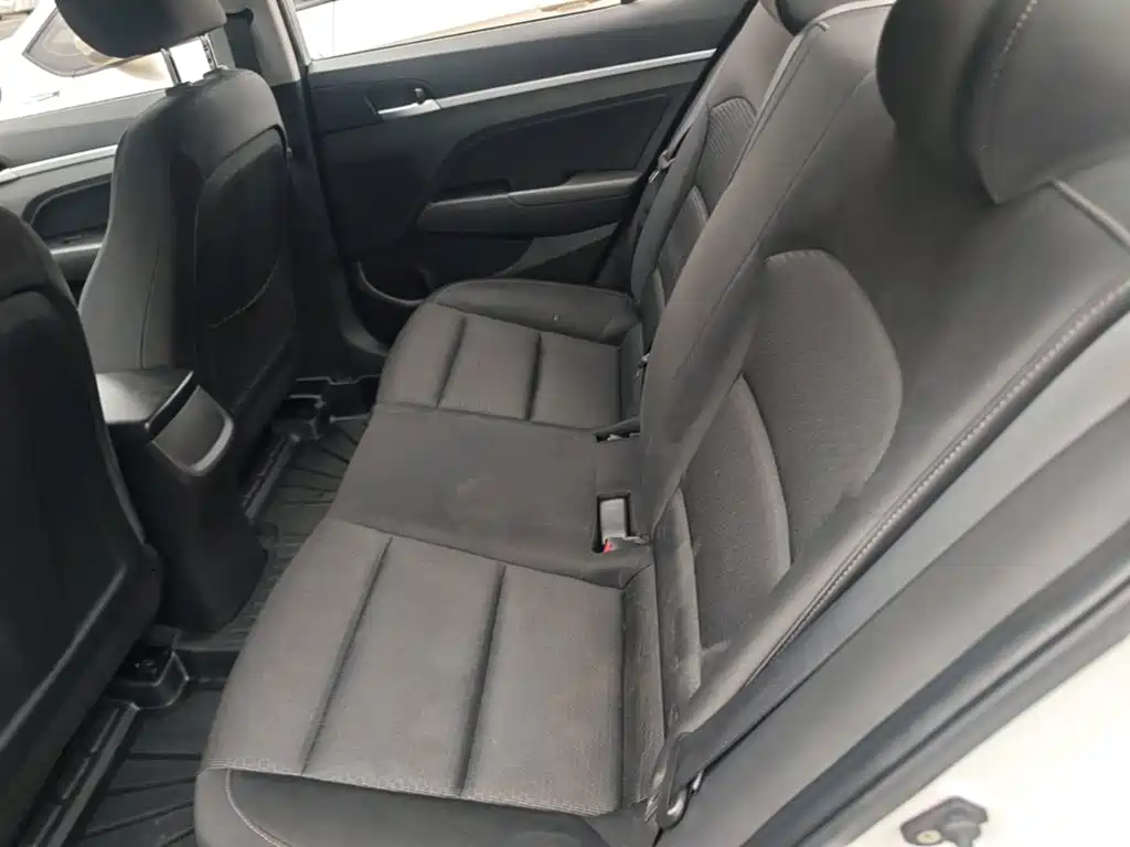 Hyundai Elantra 2019 — фото 17
