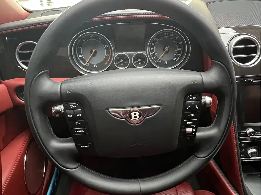 Bentley Flying Spur 2014 — фото 12