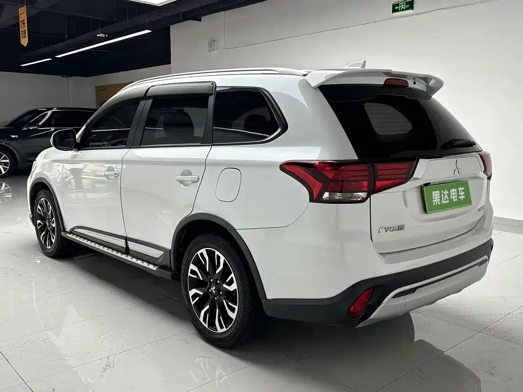 Mitsubishi Outlander 2020 — фото 7