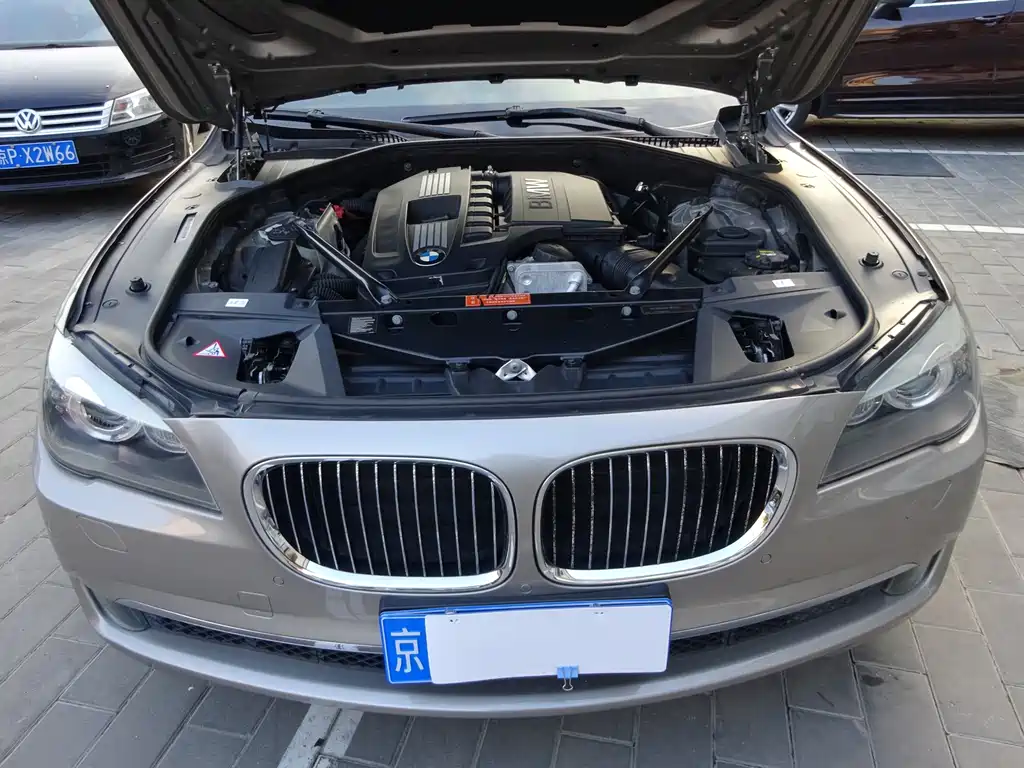 BMW 7 Series 2011 — фото 13