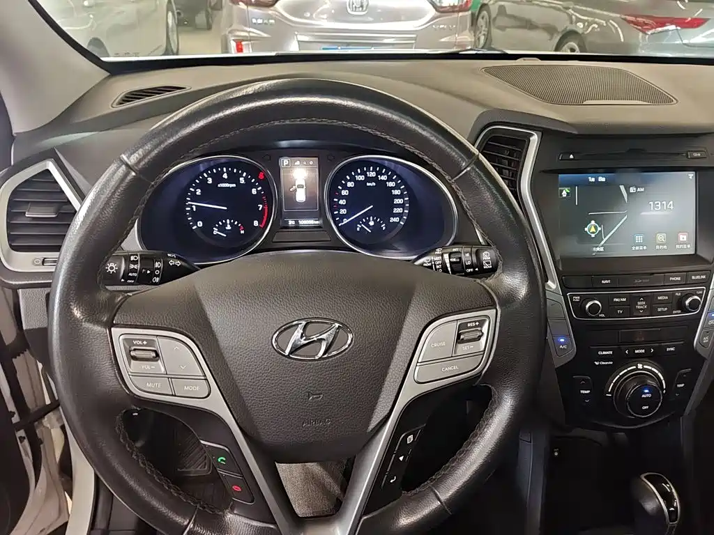 Hyundai Santa Fe 2017 — фото 11