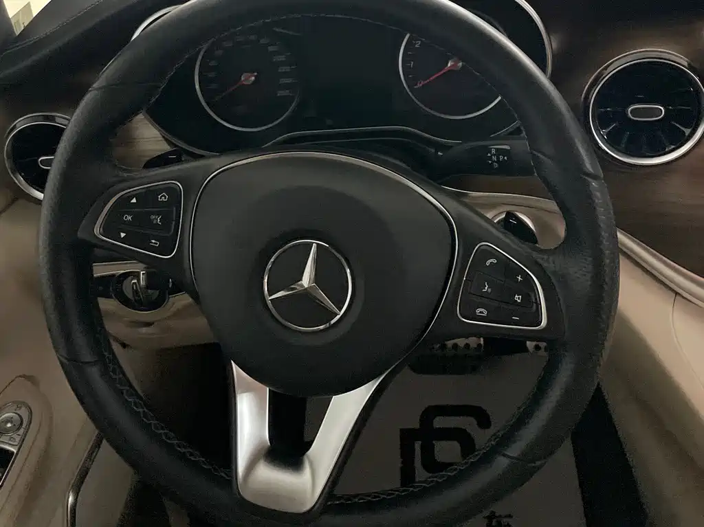 Mercedes-Benz V-Class 2023 — фото 22