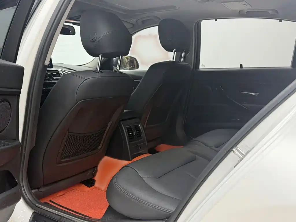 BMW 3 Series 2017 — фото 10