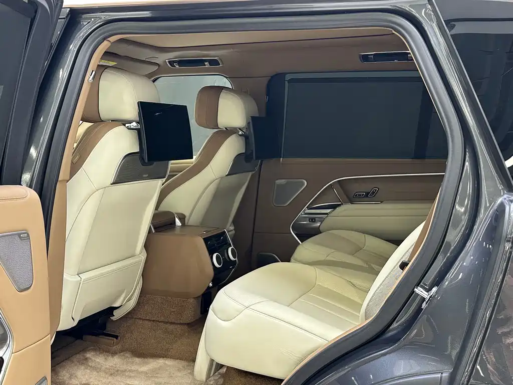Land Rover Range Rover 2023 — фото 18