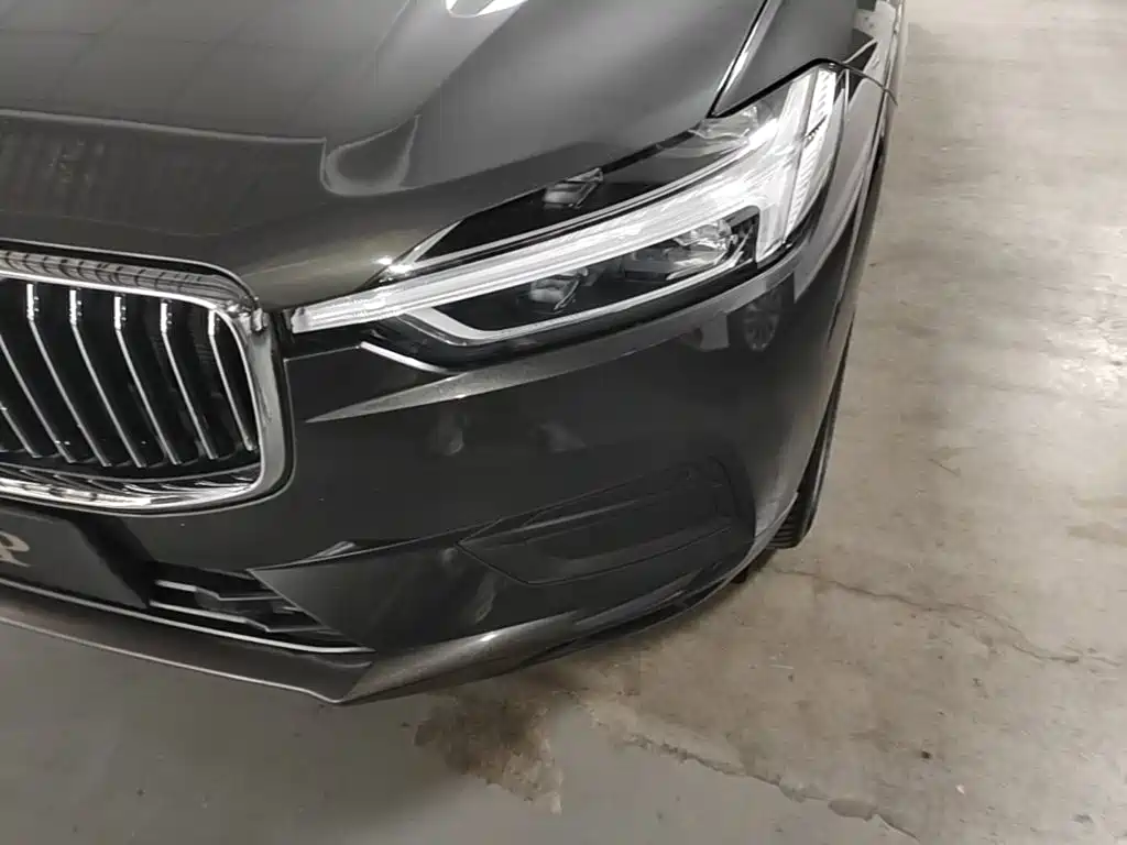 Volvo XC60 2018 — фото 19