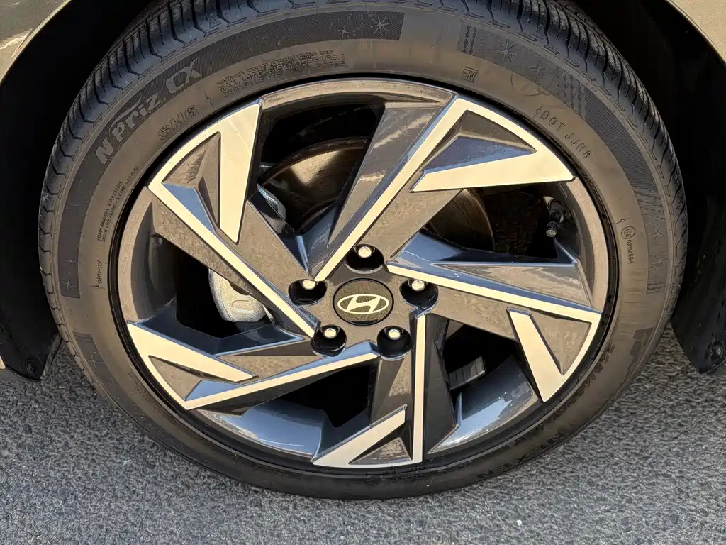 Hyundai Elantra 2023 — фото 16