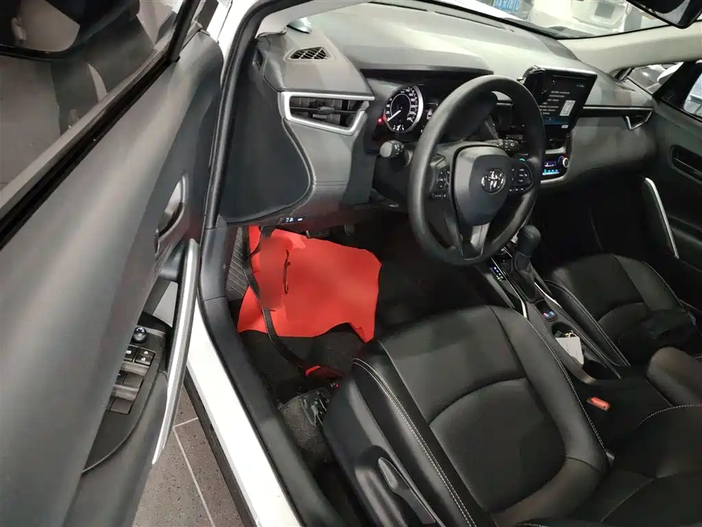 Toyota Corolla Cross 2023 — фото 12