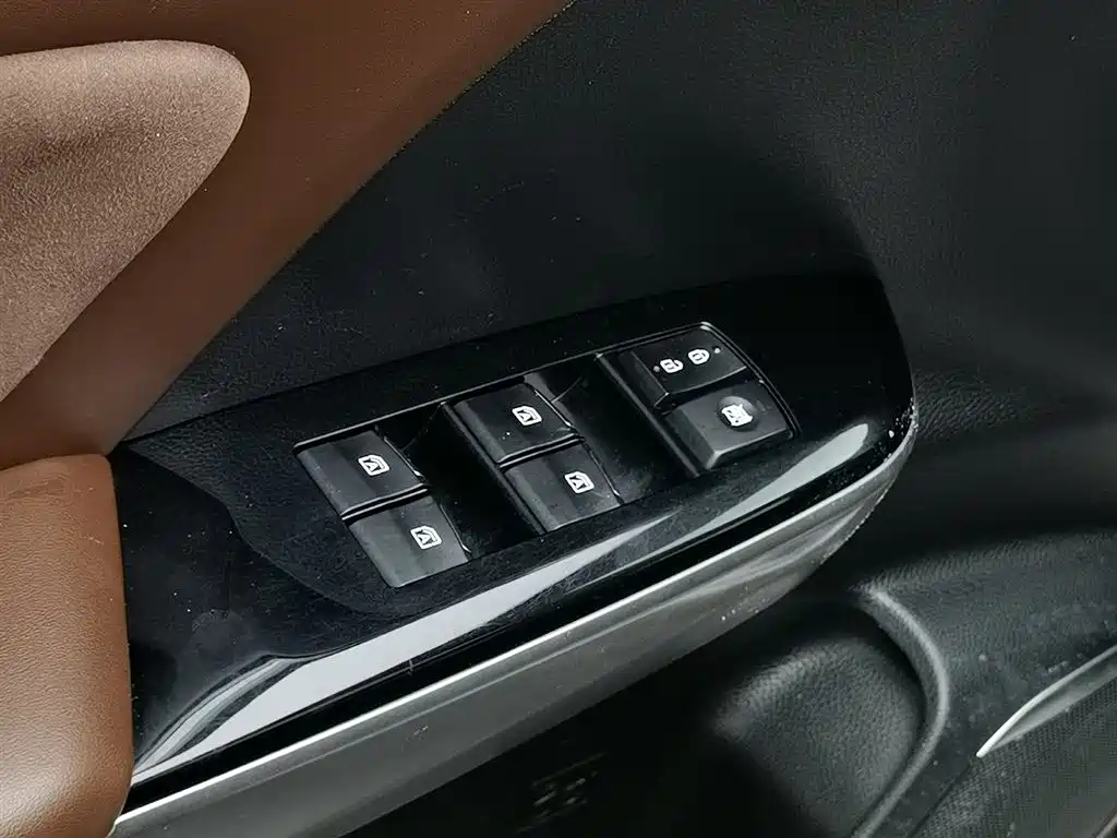 GAC Motor Trumpchi GS8 2017 — фото 9