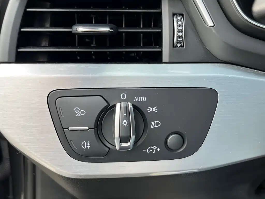 Audi A4L 2022 — фото 17
