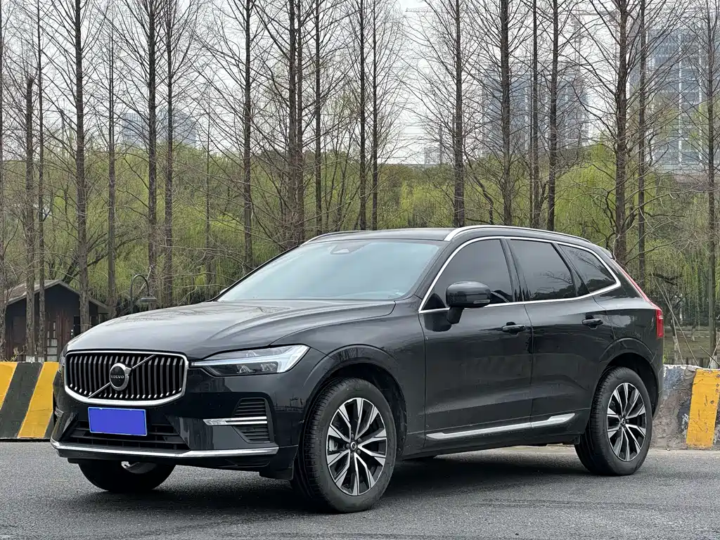 Volvo XC60 2024 — фото 1