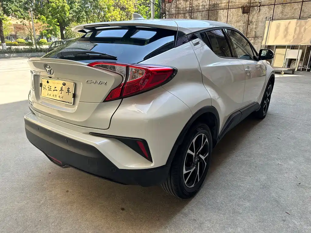 Toyota C-HR 2019 — фото 4
