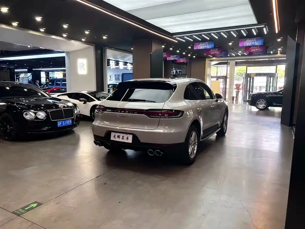 Porsche Macan 2020 — фото 16