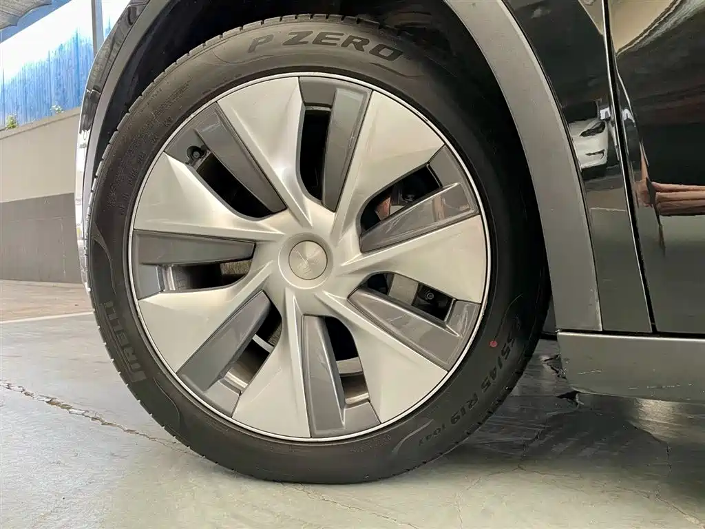 Tesla Model Y 2023 — фото 18