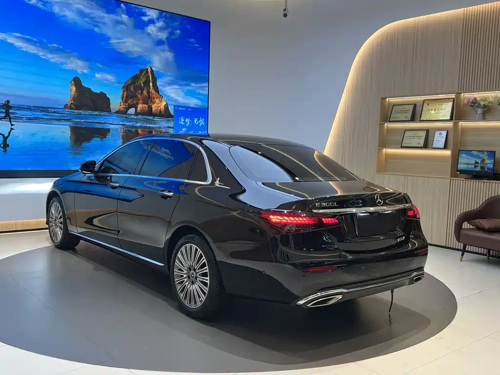 Mercedes-Benz E-Class 2023 — фото 4
