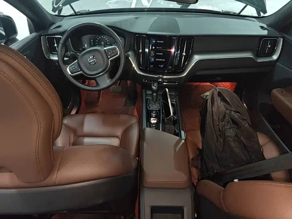 Volvo XC60 2020 — фото 10