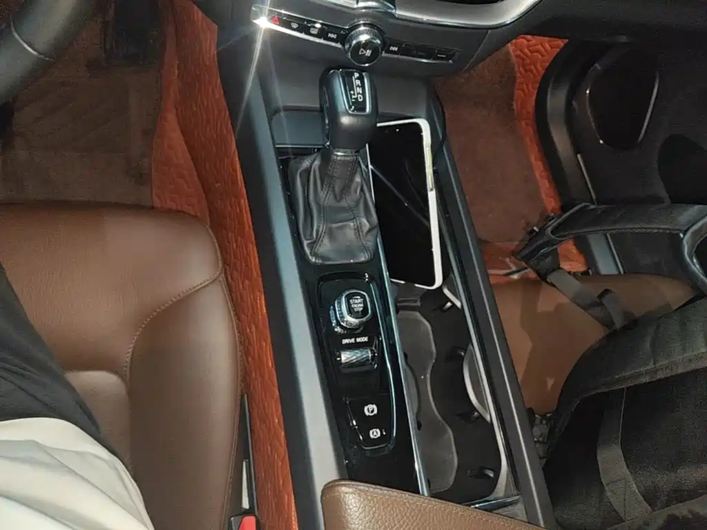 Volvo XC60 2020 — фото 14