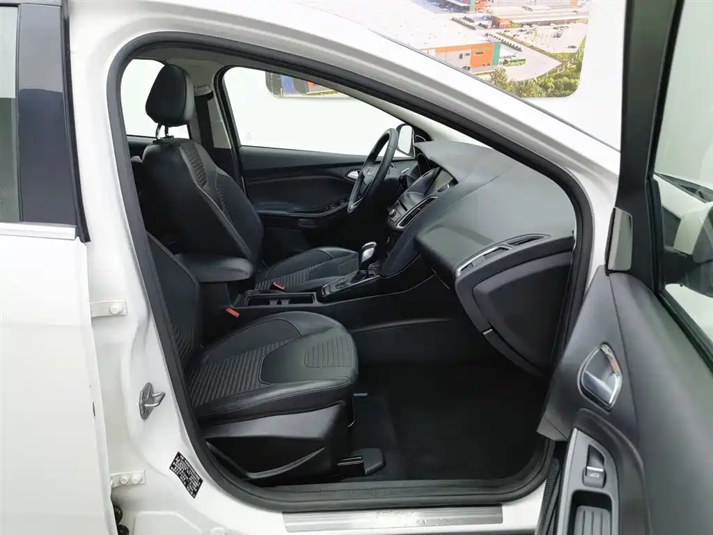 Ford Focus 2015 — фото 23