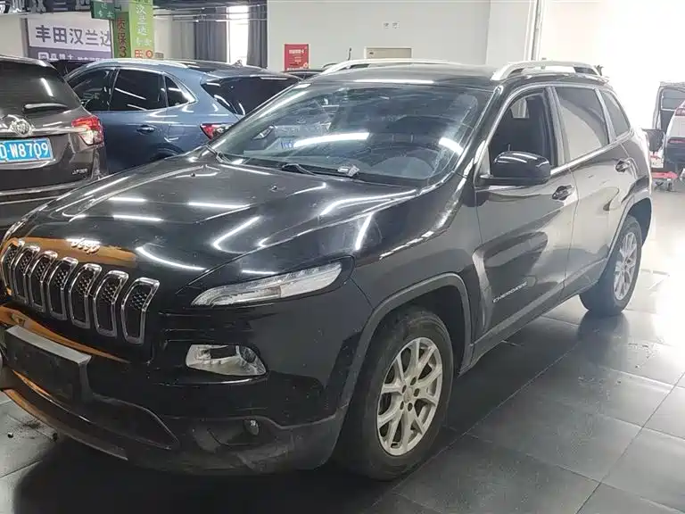 Jeep Cherokee 2018 — фото 1