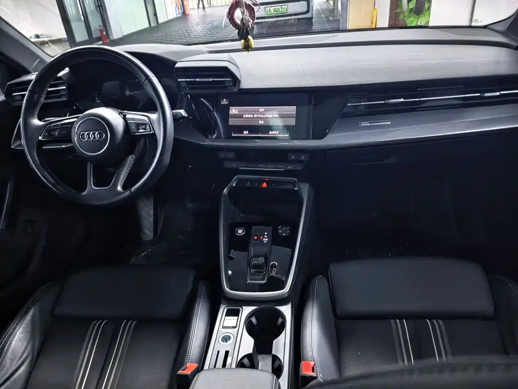 Audi A3 2023 — фото 10