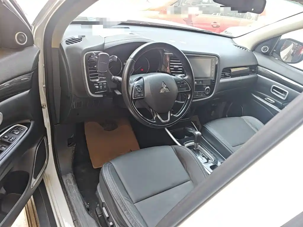 Mitsubishi Outlander 2019 — фото 10