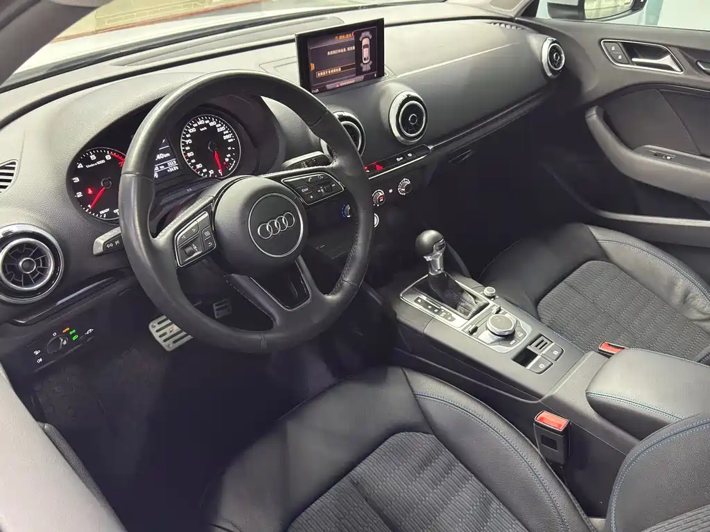 Audi A3 2018 — фото 14